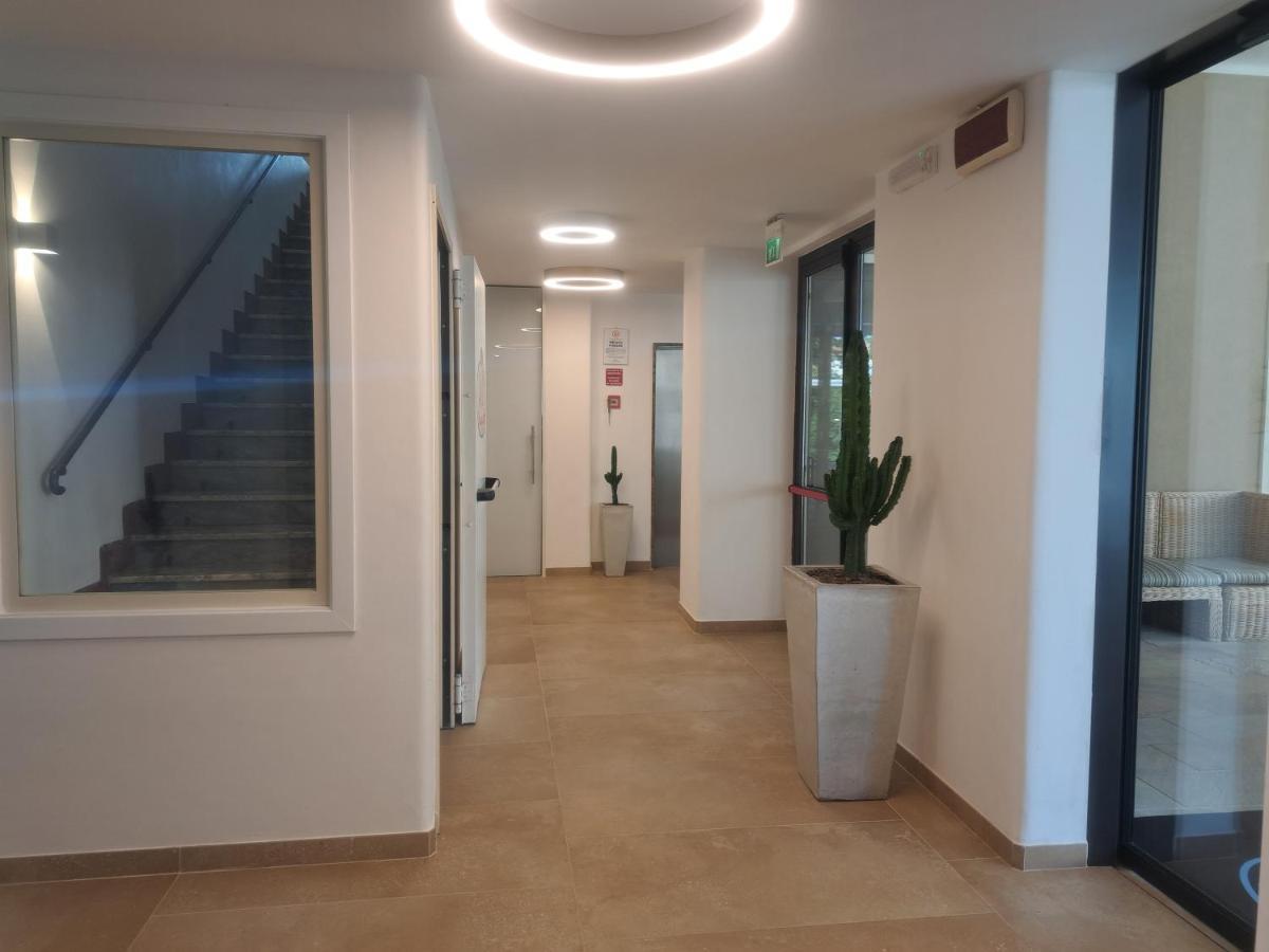 Hotel Trieste Сенигалия Екстериор снимка