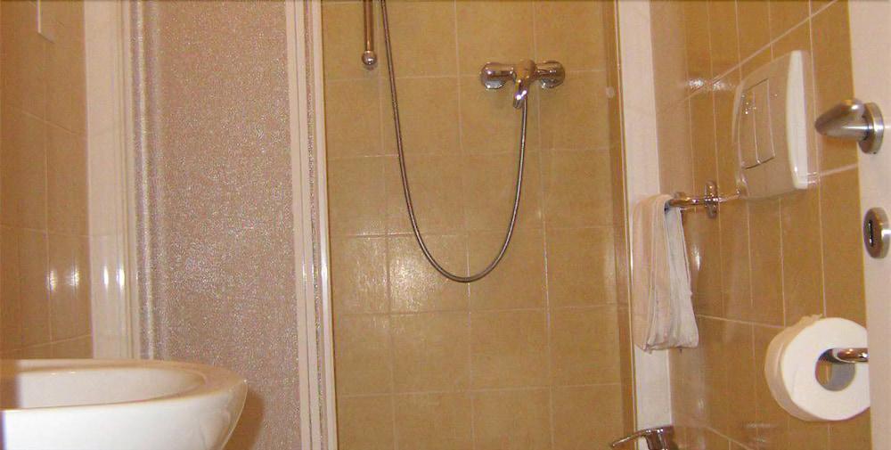 Hotel Trieste Сенигалия Екстериор снимка
