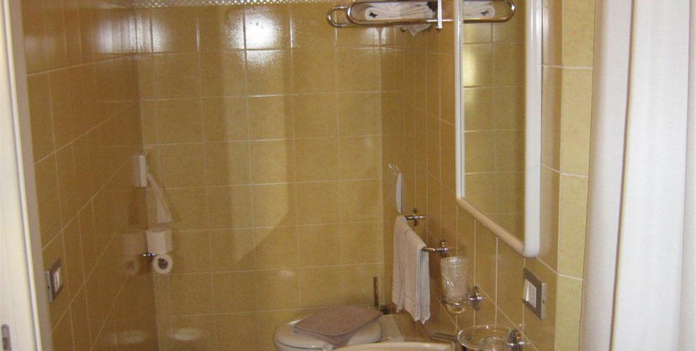 Hotel Trieste Сенигалия Екстериор снимка
