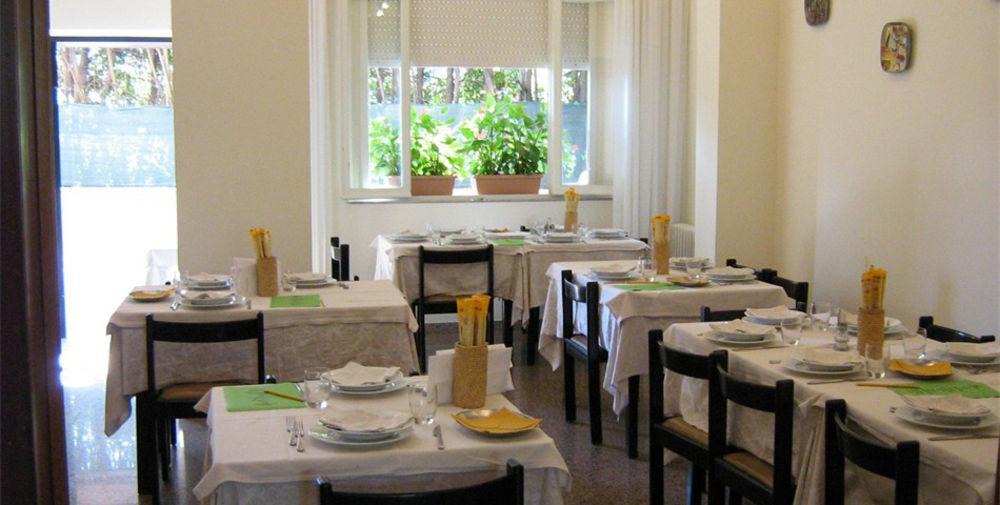 Hotel Trieste Сенигалия Екстериор снимка