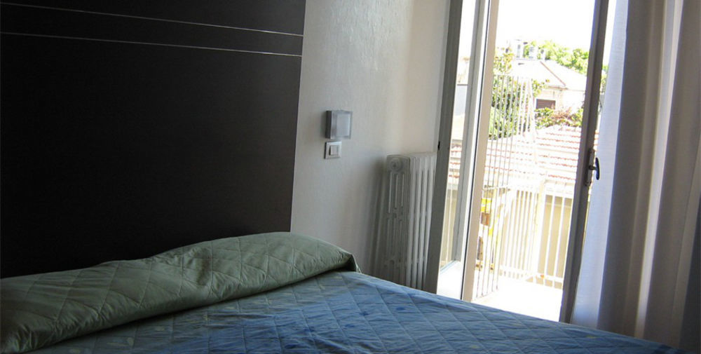 Hotel Trieste Сенигалия Екстериор снимка